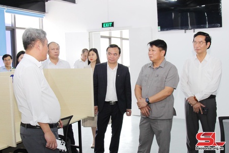 Đồng chí Phó Bí thư Thường trực Tỉnh ủy thăm Trung tâm Anh ngữ British Council