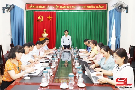 Đồng chí Trưởng ban Dân vận Tỉnh ủy khảo sát xây dựng mô hình “Chính quyền thân thiện” tại huyện Mai Sơn