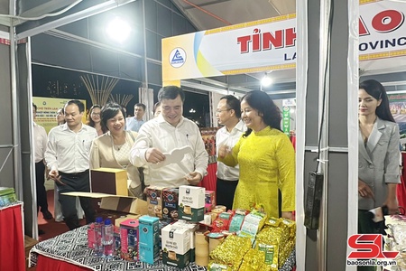 Sơn La tham gia Hội chợ triển lãm hàng công nghiệp nông thôn tiêu biểu khu vực phía Bắc năm 2024
