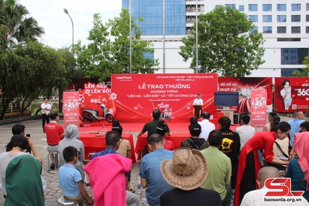 Viettel Sơn La nỗ lực hỗ trợ người dân chuyển đổi điện thoại 2G lên 4G