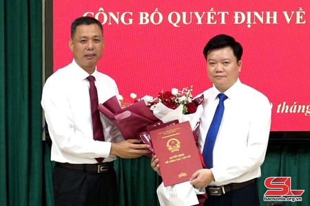 Công bố quyết định phê chuẩn kết quả bầu Phó Chủ tịch UBND huyện Yên Châu nhiệm kỳ 2021 – 2026