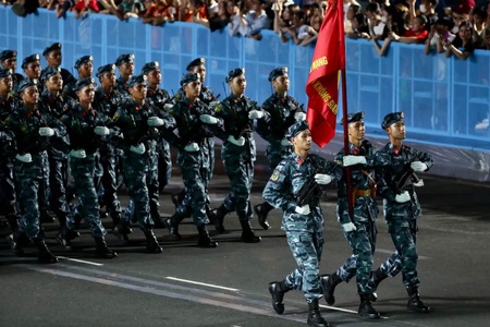 Hào hùng buổi tổng hợp luyện diễu binh, diễu hành của hàng ngàn chiến sĩ tại TP Hồ Chí Minh