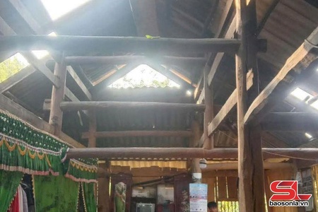 Mưa lốc làm tốc mái 35 ngôi nhà ở Quỳnh Nhai