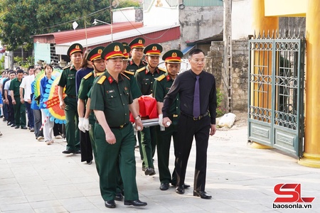 Phù Yên: Đón nhận và an táng hài cốt liệt sĩ