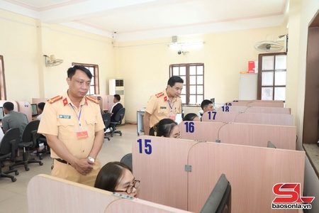 Kỳ sát hạch lái xe đầu tiên của Công an Sơn La