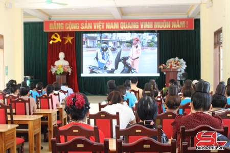Phối hợp quản lý, giáo dục con em chấp hành pháp luật về trật tự, an toàn giao thông