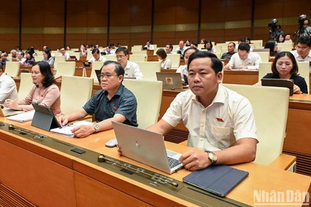 Sáng nay, Quốc hội chốt việc rút ngắn nhiệm kỳ Quốc hội, ấn định ngày bầu cử toàn quốc
