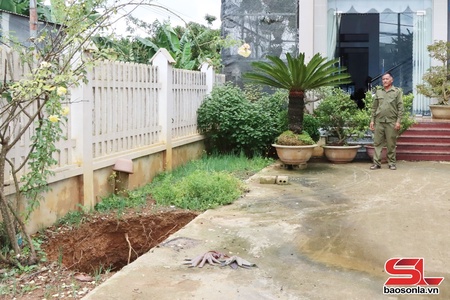 Xuất hiện hố sụt lún tại tiểu khu Quyết Thắng, xã Mai Sơn