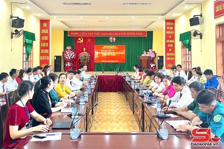 Xã Chiềng Mung tổ chức sinh hoạt chính trị dưới cờ tháng 8