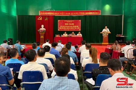 Đồng chí Phó Bí thư Thường trực Tỉnh ủy tiếp xúc cử tri xã Mường Chiên