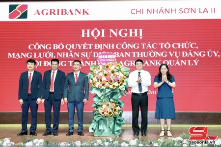 Hội nghị công bố quyết định về công tác mạng lưới Agribank Chi nhánh Sơn La II