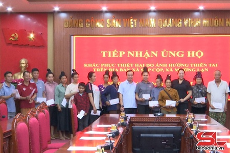 Phường Tô Hiệu hỗ trợ nhân dân xã Sốp Cộp và Mường Lạn bị thiệt hại do bão lũ