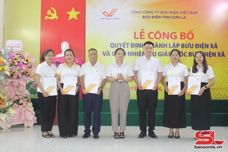 Lễ công bố quyết định thành lập Bưu điện xã