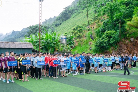 Khai mạc Giải bóng đá nam thanh niên xã Phiêng Pằn