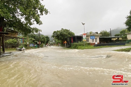 Mưa lớn gây ngập úng, sạt lở, lũ ống tại nhiều địa phương