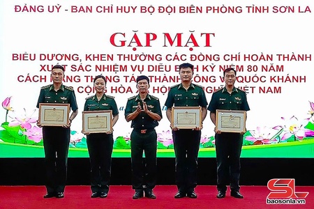 Ban Chỉ huy Bộ đội biên phòng tỉnh khen thưởng các đồng chí hoàn thành xuất sắc nhiệm vụ A80