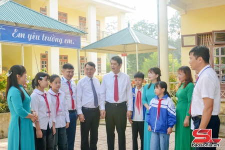 Trường TH&THCS Song Khủa quyết tâm thực hiện thắng lợi nhiệm vụ năm học mới