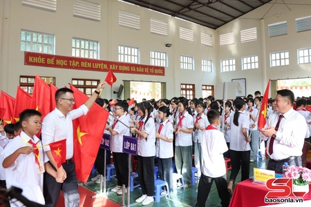 Trường THCS Nguyễn Tất Thành giữ vững trường chuẩn quốc gia mức độ 2.