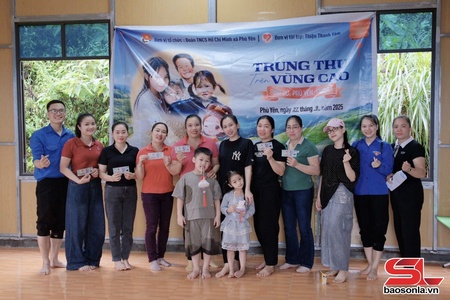 Mang Trung thu đến với học sinh vùng cao