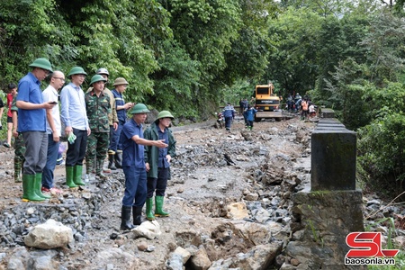Đồng chí Phó Chủ tịch UBND tỉnh kiểm tra công tác ứng phó với bão số 10
