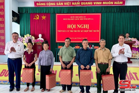 Đoàn đại biểu Quốc hội tỉnh tiếp xúc cử tri xã Mường Lèo