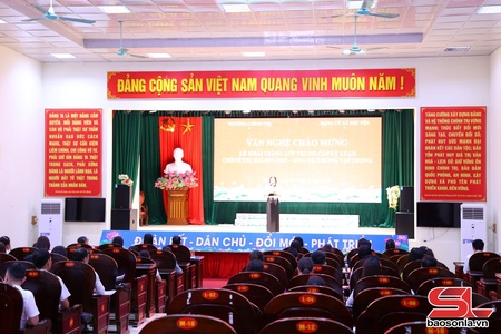 Khai giảng lớp Trung cấp lý luận chính trị tại khu vực Phù Yên