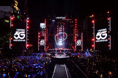 Y-FEST 2025 – Hàng chục nghìn khán giả hòa nhịp thấu cảm cùng âm nhạc và công nghệ của Viettel