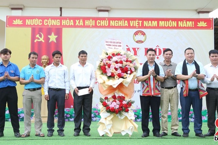 Ngày hội đại đoàn kết toàn dân tộc tại bản Nà Lo