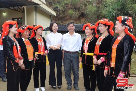 Đa dạng hỗ trợ người dân tiếp cận thông tin gắn với chuyển đổi số