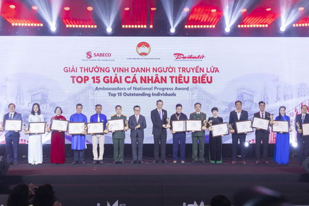 Vinh danh những “Người truyền lửa” vì cống hiến, đóng góp thiết thực cho cộng đồng