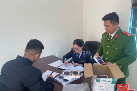 Bắt giữ lô điện thoại IPhone không có hóa đơn, chứng từ