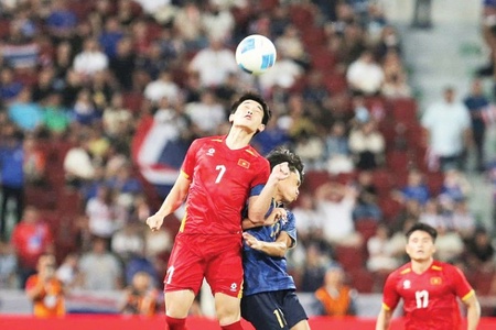 Bóng đá Việt Nam vững vàng tiến bước