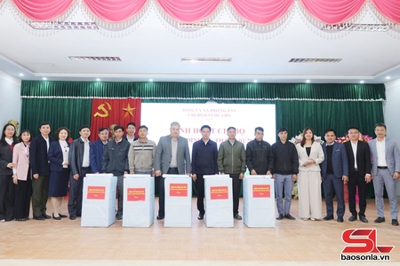 Sở Nông nghiệp và Môi trường làm việc tại xã Phiêng Pằn