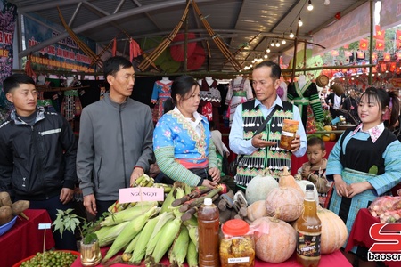 Đặc sắc gian hàng trưng bày nông sản tại Ngày hội Văn hóa - Thể thao các dân tộc xã Huổi Một
