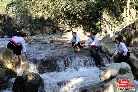 Phát triển du lịch cộng đồng tại bản Bon