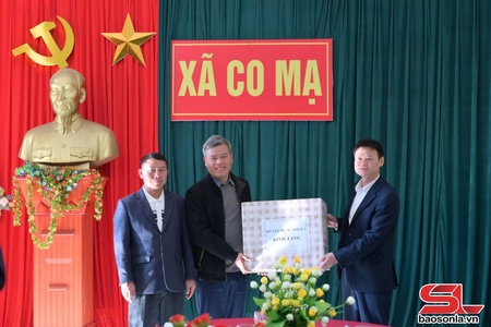 Sở Xây dựng thăm, tặng quà tại xã Co Mạ