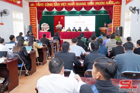 Ứng cử viên đại biểu Quốc hội khóa XVI tiếp xúc cử tri tại xã Phiêng Pằn