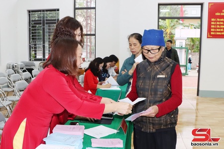 Phù Yên tưng bừng Ngày hội non sông