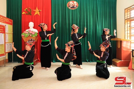 Mường Giôn đoàn kết xây dựng đời sống văn hóa