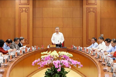 Siết chặt quyền lực, chặn tham nhũng từ gốc