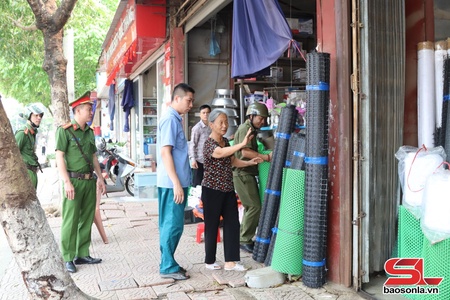 Mường La quyết liệt lập lại trật tự, hành lang an toàn giao thông