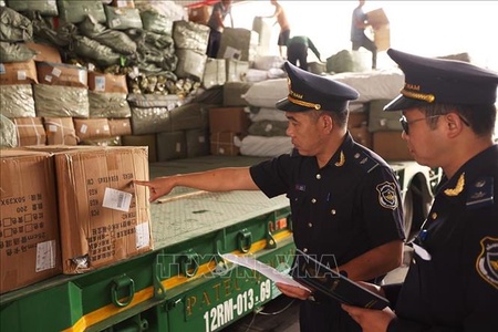Hải quan liên tiếp phát hiện hàng giả, hàng nhái tại các cửa khẩu phía Bắc