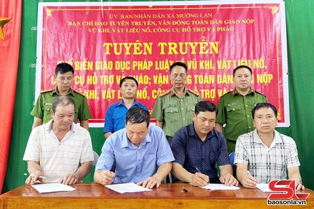 Công an xã Mường Lạn phát động phong trào toàn dân giao nộp vũ khí