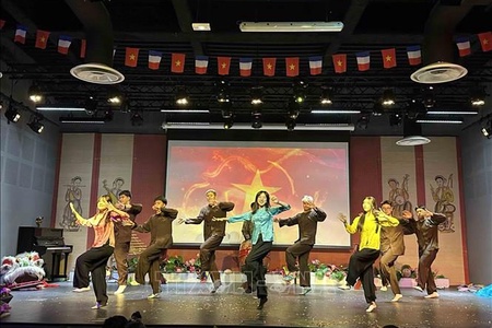 Paris lan tỏa sắc màu văn hóa Việt Nam qua lễ hội 'Bonjour Vietnam'