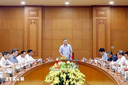 Vận dụng đúng phương pháp cách mạng trong đấu tranh phòng, chống “tự diễn biến”, “tự chuyển hóa” trong giai đoạn hiện nay