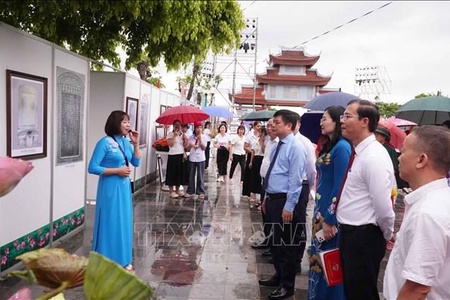 Khai mạc Triển lãm 'Di sản của Danh nhân văn hóa Lê Quý Đôn'