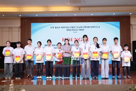 Hội nghị biểu dương trẻ mồ côi, trẻ khuyết tật tiêu biểu trong học tập, rèn luyện năm học 2025-2026