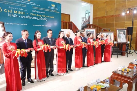 Triển lãm 'Hồ Chí Minh - Chân dung một con người' tại Lào