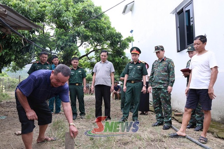 Khảo sát, xác minh thông tin phần mộ liệt sĩ tại xã Chiềng Khoong