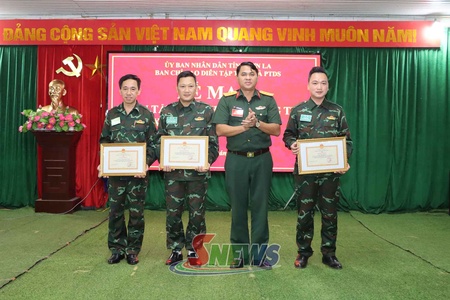 Diễn tập tác chiến phòng thủ xã Kim Bon đoạt loại xuất sắc